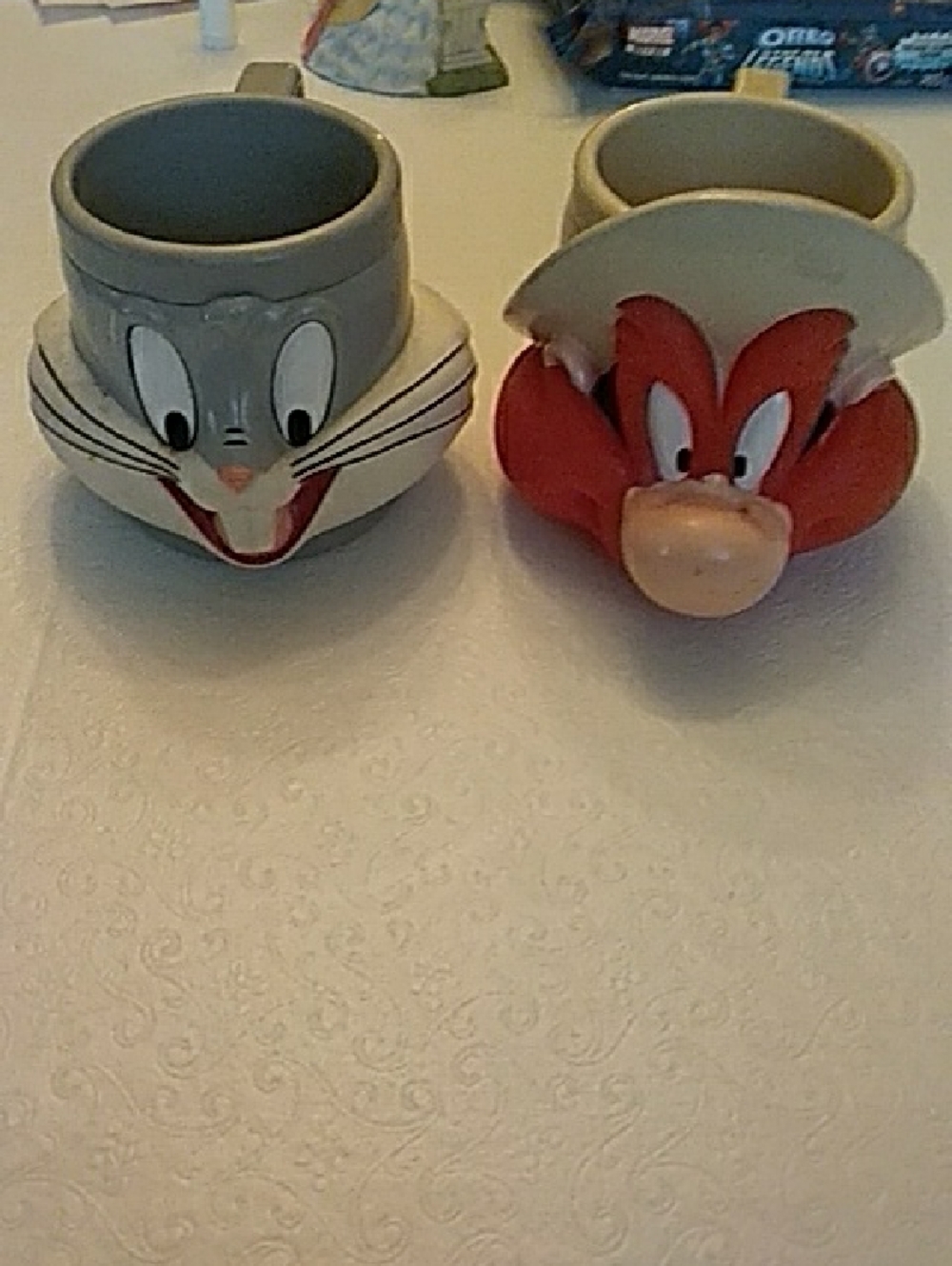 Bugs Bunny & Yosetime Sam Plastic Cups - Grey and Red (2)